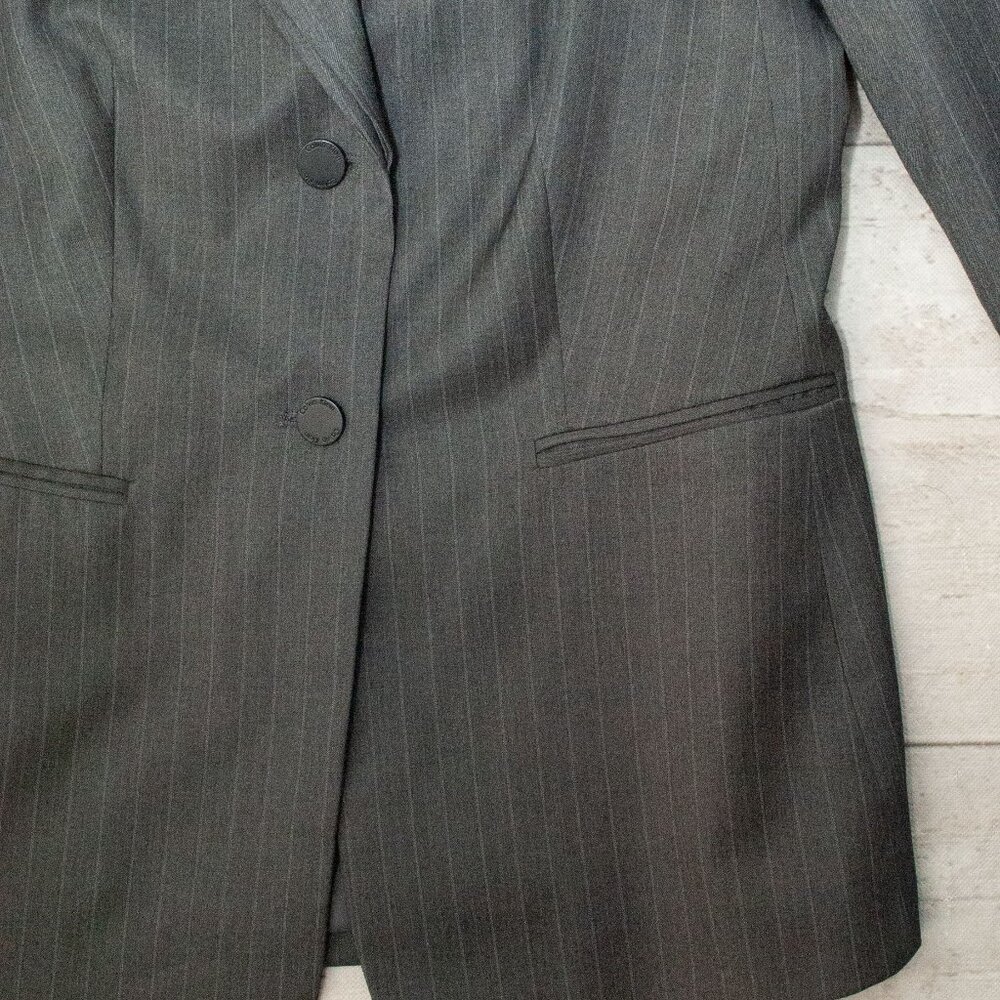 Calvin Klein Pinstripe Suit in Grey and Black size 4 - Picture 5 of 14
